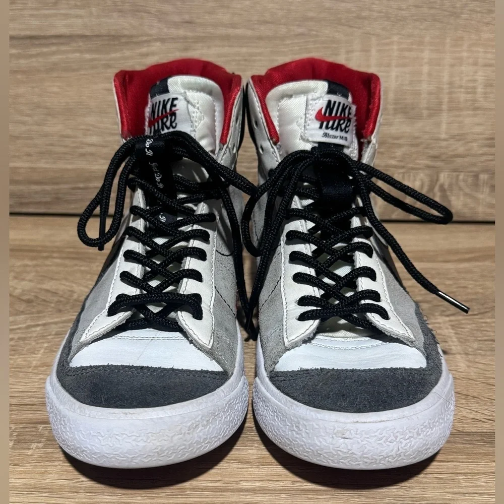 Nike Kids 4 Blazers Mid '77 Boys shoes size 4Y red black white leather sneakers